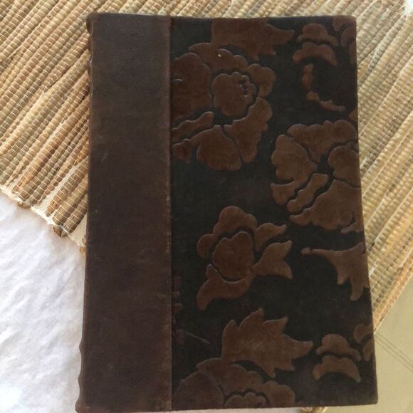 Levenger ￼ Made in Italy large rustic leather embossed journal blank pages brown - Picture 1 of 8